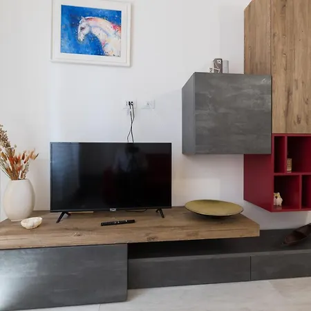 Capo Di Lucca - In The Historical Center With Terrace Apartment